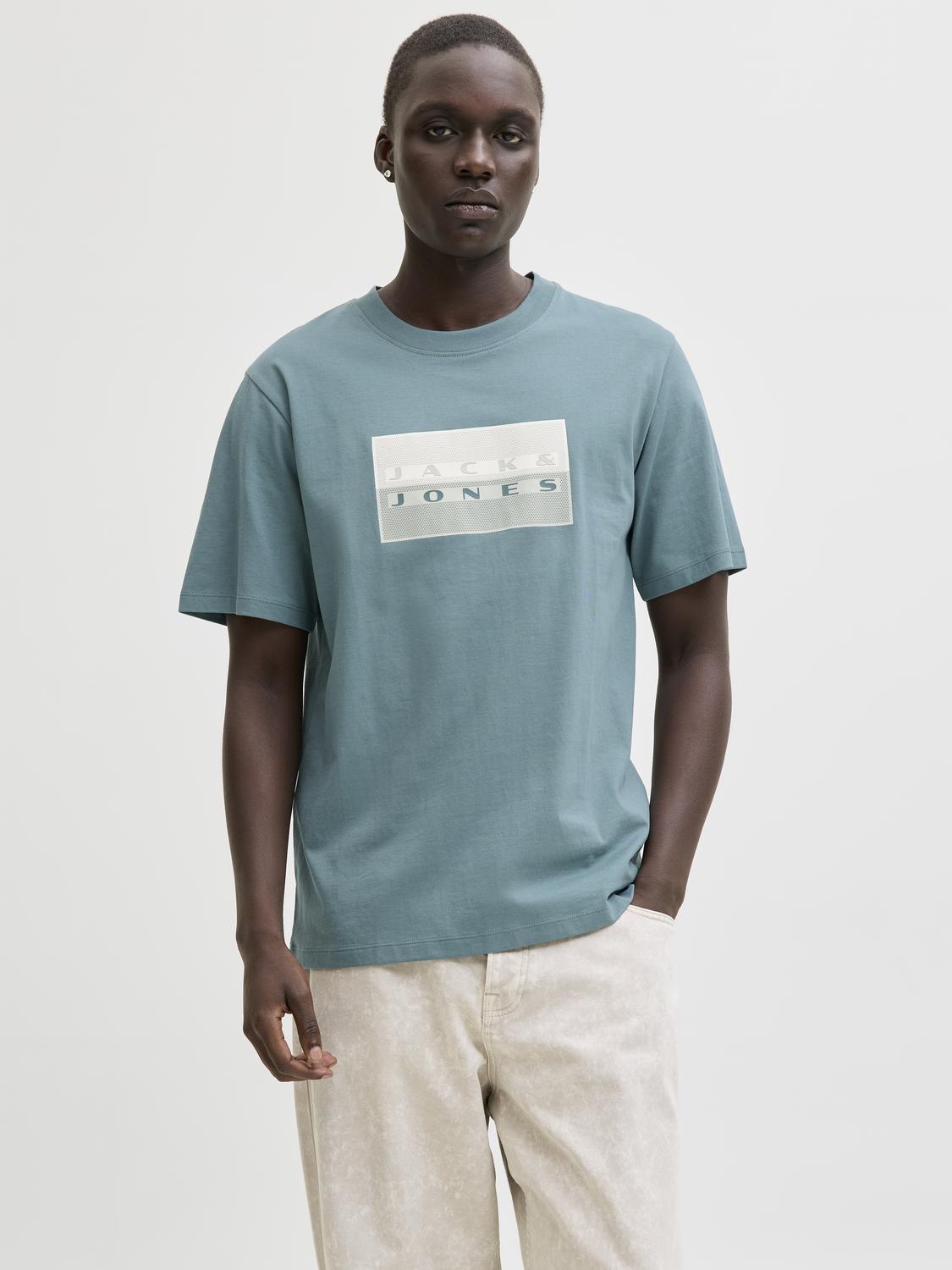model_shot-front